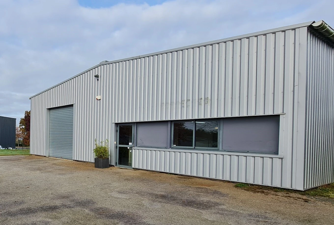 Vue extérieure de l'atelier LSA Industrie